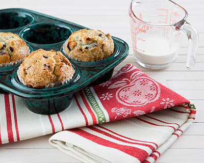 Muffin Pan with Free Apple Towel